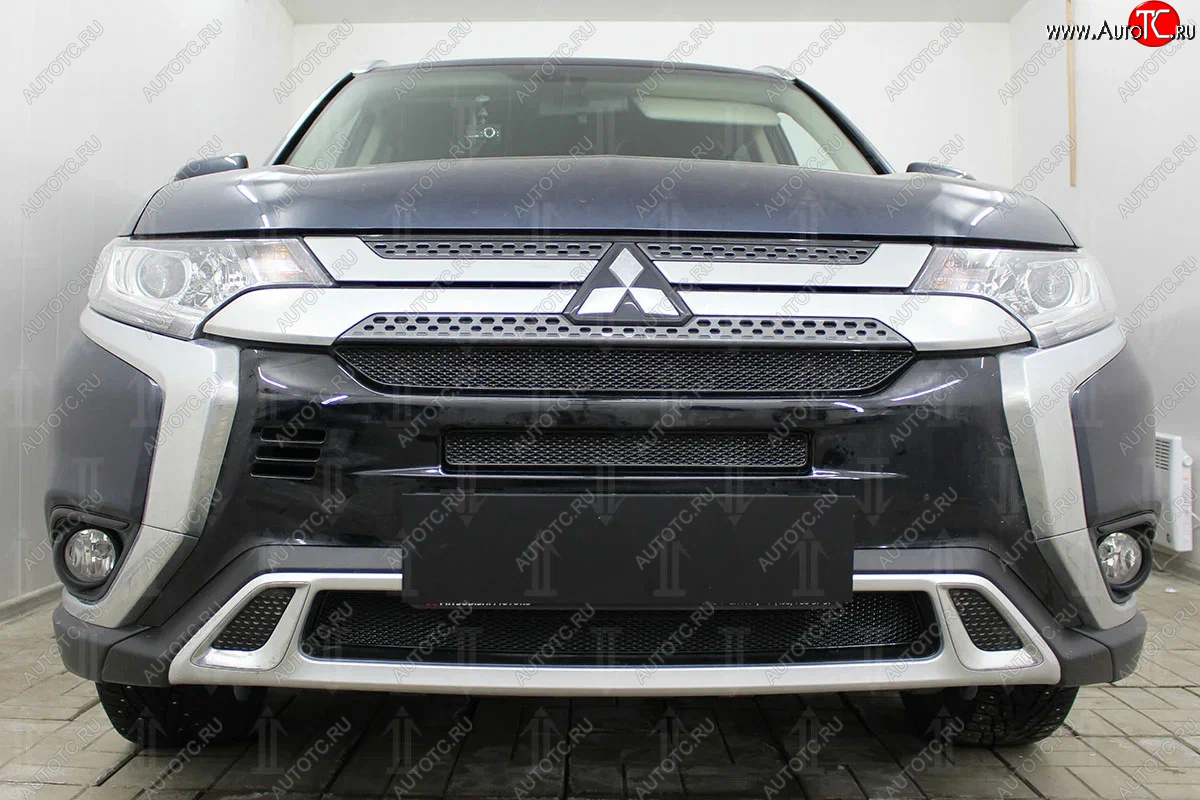 9 599 р. Защитная сетка в бампер (3 части, ячейка 4х10 мм) Alfeco Премиум Mitsubishi Outlander GF 3-ий рестайлинг (2018-2022) (Чёрная)  с доставкой в г. Пермь