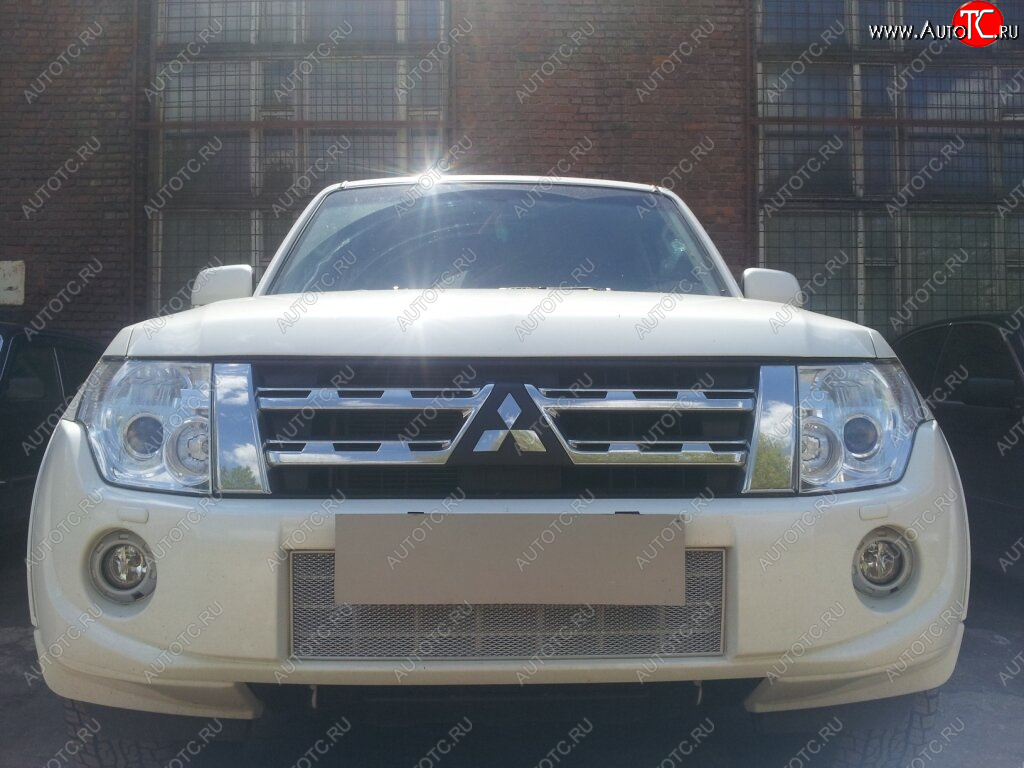 4 649 р. Защитная сетка в бампер (низ, ячейка 3х7 мм) Стрелка11 Премиум  Mitsubishi Pajero ( 4 V90,  4 V80) (2011-2015) 1-ый рестайлинг, 3 дв. 1-ый рестайлинг (Хром)  с доставкой в г. Пермь