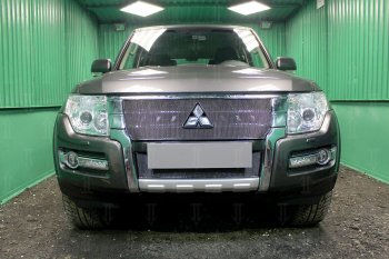 Защитная сетка в бампер (верх, ячейка 4х10 мм) Стрелка11 Премиум Mitsubishi Pajero 4 V90 2-ой рестайлинг (2014-2020) (Чёрная)