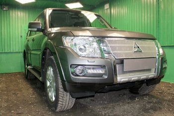 4 299 р. Защитная сетка в бампер (низ, ячейка 4х10 мм) Стрелка11 Премиум Mitsubishi Pajero 4 V90 2-ой рестайлинг (2014-2020) (Хром)  с доставкой в г. Пермь. Увеличить фотографию 2