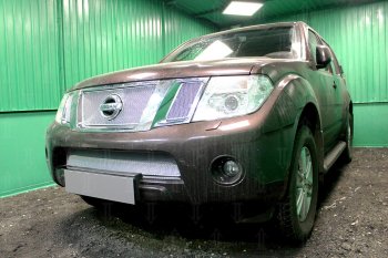 7 749 р. Защитная сетка в бампер (верх, 3 части, ячейка 4х10 мм) Стрелка11 Премиум Nissan Navara 2 D40 рестайлинг (2010-2016) (Хром)  с доставкой в г. Пермь. Увеличить фотографию 3