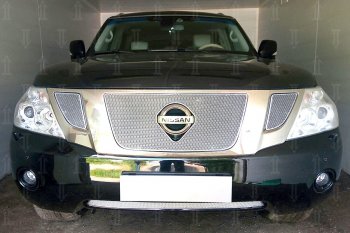 4 299 р. Защитная сетка в бампер (низ, ячейка 4х10 мм) Стрелка11 Премиум  Nissan Patrol  6 (2010-2014) Y62 дорестайлинг (Хром)  с доставкой в г. Пермь. Увеличить фотографию 2