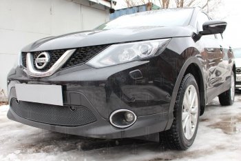 4 499 р. Защитная сетка в бампер (низ, с парктроником, ячейка 4х10 мм) Стрелка11 Премиум Nissan Qashqai 2 J11 дорестайлинг (2013-2019) (Чёрная)  с доставкой в г. Пермь. Увеличить фотографию 2