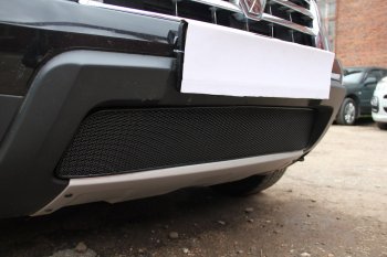 4 299 р. Защитная сетка в бампер (низ, ячейка 4х10 мм) Стрелка11 Премиум Renault Duster HS дорестайлинг (2010-2015) (Чёрная)  с доставкой в г. Пермь. Увеличить фотографию 4