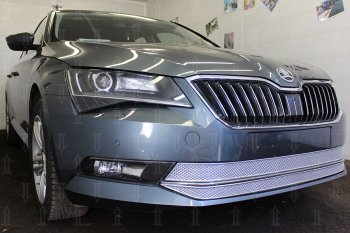 6 999 р. Защитная сетка в бампер (низ, 2 части, ячейка 4х10 мм) Стрелка11 Премиум Skoda Superb B8 (3V5) универсал дорестайлинг (2015-2019) (Хром)  с доставкой в г. Пермь. Увеличить фотографию 2