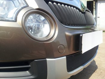 4 299 р. Защитная сетка в бампер (низ, ячейка 4х10 мм) Стрелка11 Премиум Skoda Yeti (2009-2013) (Чёрная)  с доставкой в г. Пермь. Увеличить фотографию 2