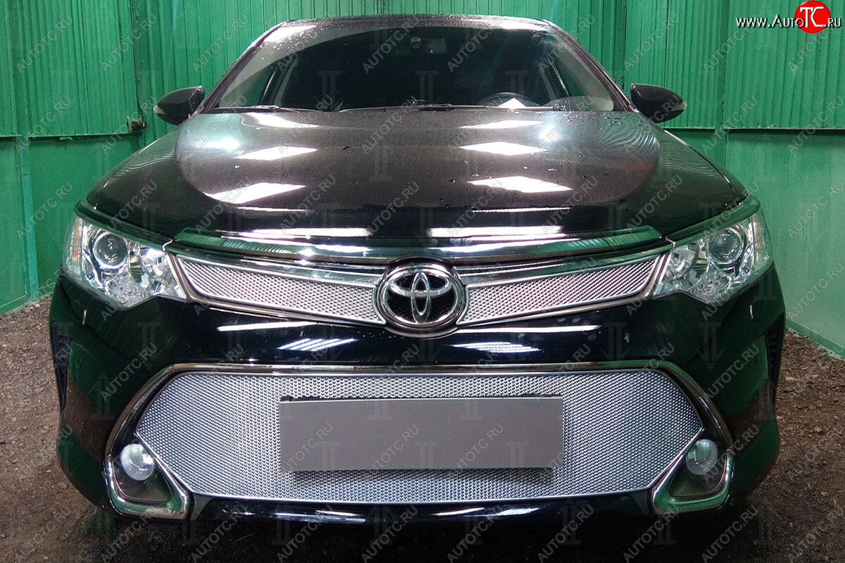 5 299 р. Защитная сетка в бампер (низ, ячейка 4х10 мм) Стрелка11 Премиум Toyota Camry XV55 1-ый рестайлинг (2014-2017) (Хром)  с доставкой в г. Пермь