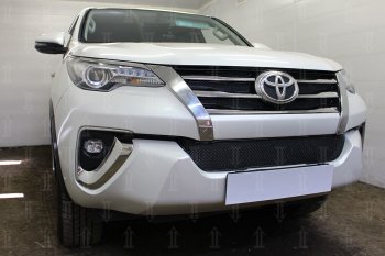 5 199 р. Защитная сетка в бампер (низ, ячейка 4х10 мм) Стрелка11 Премиум Toyota Fortuner AN160 дорестайлинг (2015-2020) (Чёрная)  с доставкой в г. Пермь. Увеличить фотографию 3