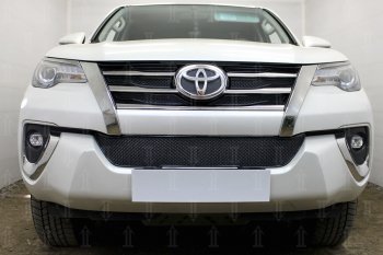 Защитная сетка в бампер (низ, ячейка 4х10 мм) Стрелка11 Премиум Toyota Fortuner AN160 дорестайлинг (2015-2020) (Чёрная)