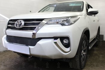 5 199 р. Защитная сетка в бампер (низ, ячейка 4х10 мм) Стрелка11 Премиум Toyota Fortuner AN160 дорестайлинг (2015-2020) (Чёрная)  с доставкой в г. Пермь. Увеличить фотографию 4