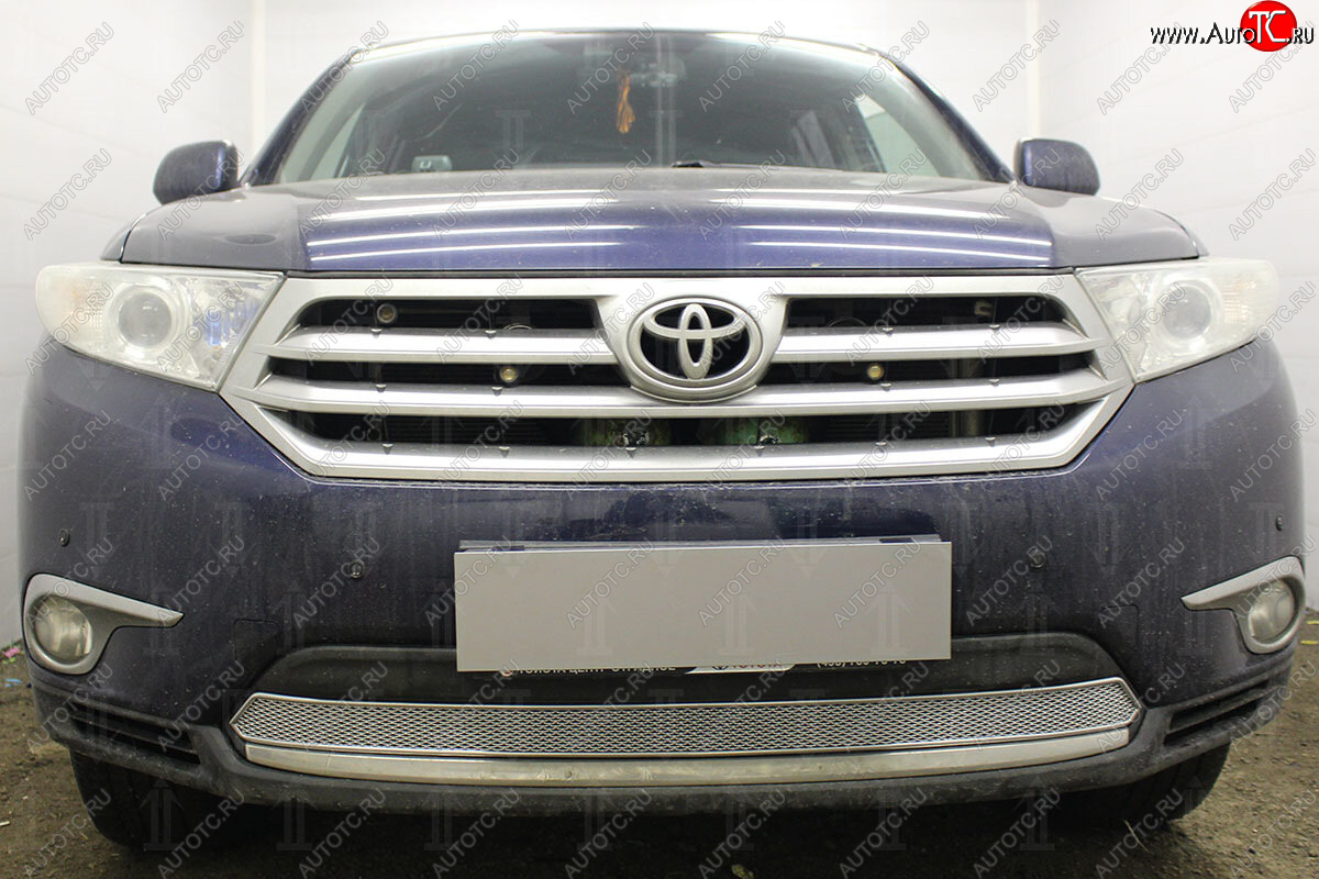 4 799 р. Защитная сетка в бампер (низ, ячейка 4х10 мм) Стрелка11 Премиум Toyota Highlander XU40 рестайлинг (2010-2013) (Хром)  с доставкой в г. Пермь