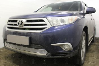 4 799 р. Защитная сетка в бампер (низ, ячейка 4х10 мм) Стрелка11 Премиум Toyota Highlander XU40 рестайлинг (2010-2013) (Хром)  с доставкой в г. Пермь. Увеличить фотографию 3