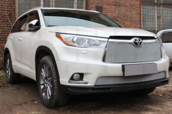 4 299 р. Защитная сетка в бампер (низ, ячейка 4х10 мм) Стрелка11 Премиум Toyota Highlander XU50 дорестайлинг (2013-2017) (Хром)  с доставкой в г. Пермь. Увеличить фотографию 2