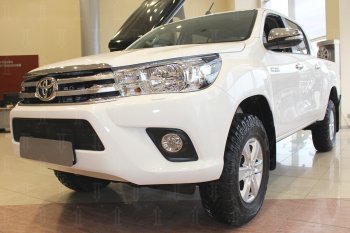 4 299 р. Защитная сетка в бампер (низ, ячейка 4х10 мм) Стрелка11 Премиум  Toyota Hilux  AN120 (2016-2020) дорестайлинг (Чёрная)  с доставкой в г. Пермь. Увеличить фотографию 2