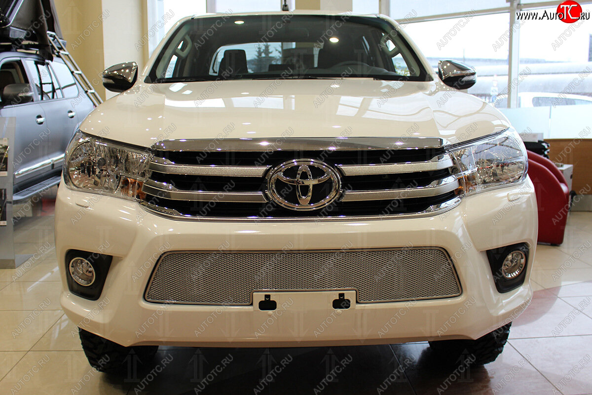 4 549 р. Защитная сетка в бампер (низ, ячейка 4х10 мм) Стрелка11 Премиум Toyota Hilux AN120 дорестайлинг (2016-2020) (Хром)  с доставкой в г. Пермь