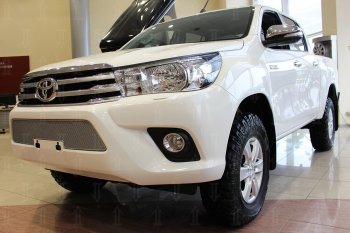 4 549 р. Защитная сетка в бампер (низ, ячейка 4х10 мм) Стрелка11 Премиум Toyota Hilux AN120 дорестайлинг (2016-2020) (Хром)  с доставкой в г. Пермь. Увеличить фотографию 3