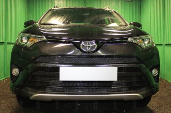 Защитная сетка в бампер (верх, ячейка 4х10 мм) Стрелка11 Премиум Toyota RAV4 XA40 5 дв. рестайлинг (2015-2019) (Чёрная)