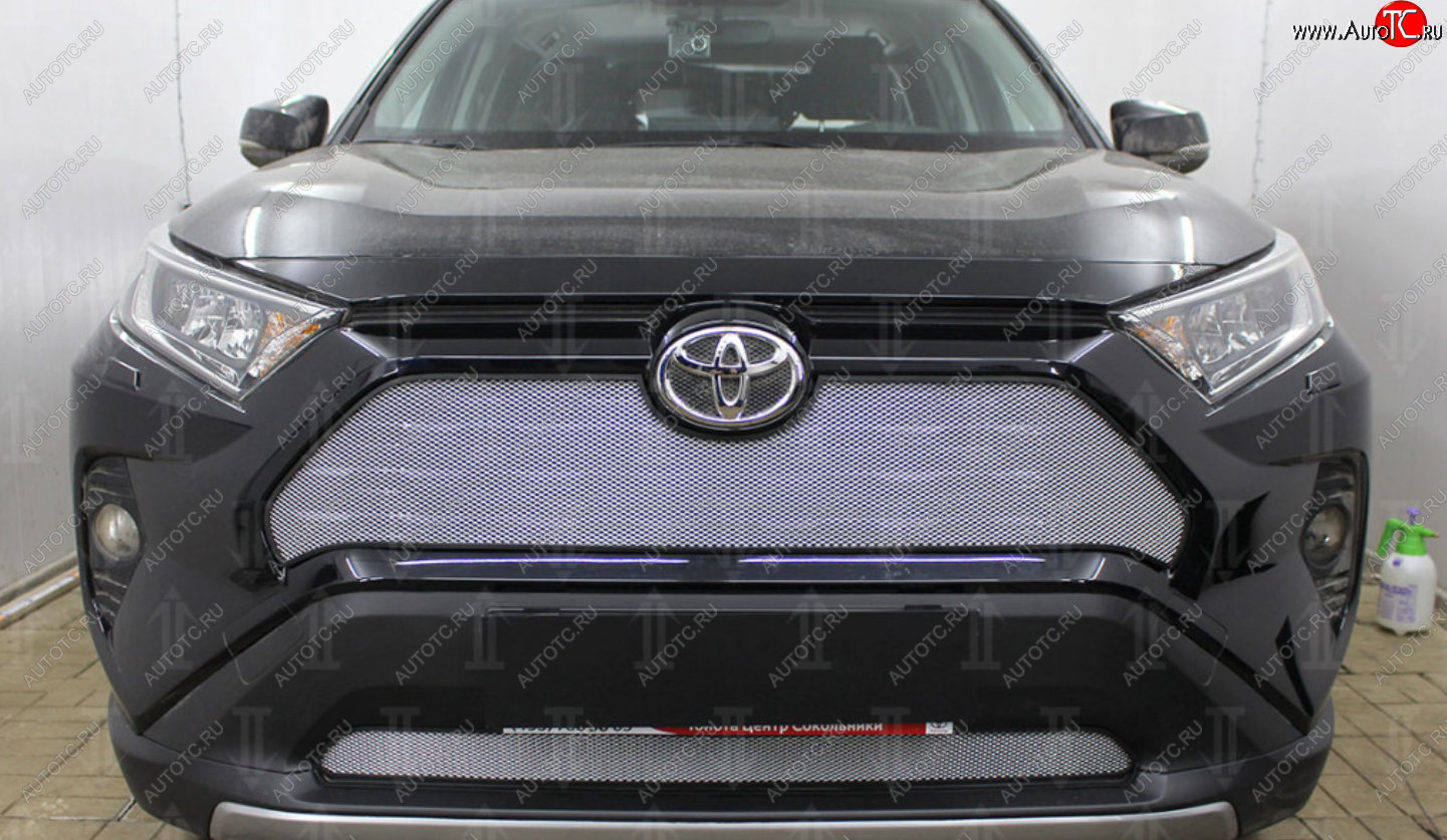 4 499 р. Защитная сетка в бампер (низ, ячейка 4х10 мм) Стрелка11 Премиум Toyota RAV4 XA50 5 дв. дорестайлинг (2018-2025) (Хром)  с доставкой в г. Пермь