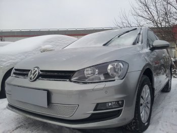 4 299 р. Защитная сетка в бампер (низ, ячейка 4х10 мм) Стрелка11 Премиум Volkswagen Golf 7 дорестайлинг, хэтчбэк 5 дв. (2012-2017) (Хром)  с доставкой в г. Пермь. Увеличить фотографию 2