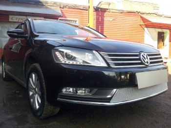 4 299 р. Защитная сетка в бампер (низ, ячейка 4х10 мм) Стрелка11 Премиум Volkswagen Passat B7 универсал (2010-2015) (Хром)  с доставкой в г. Пермь. Увеличить фотографию 3