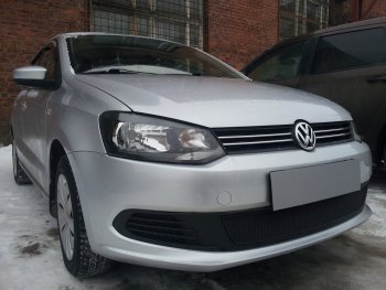 4 299 р. Защитная сетка в бампер (низ, ячейка 4х10 мм) Стрелка11 Премиум Volkswagen Polo 5 седан дорестайлинг (2009-2015) (Чёрная)  с доставкой в г. Пермь. Увеличить фотографию 2