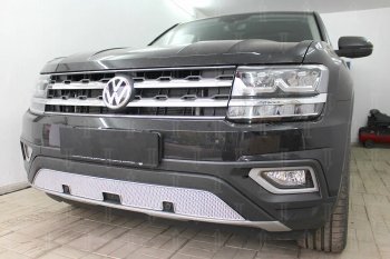 4 999 р. Защитная сетка в бампер (низ, с камерой и парктроником, ячейка 4х10 мм) Стрелка11 Премиум Volkswagen Teramont CA1 дорестайлинг (2016-2020) (Хром)  с доставкой в г. Пермь. Увеличить фотографию 4