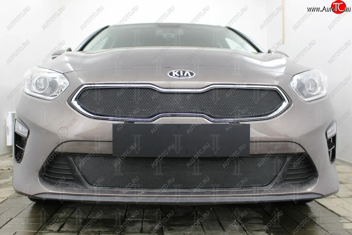 2 999 р. Защитная сетка в бампер (низ, ячейка 3х7 мм) Alfeco Стандарт KIA Ceed 3 CD универсал (2018-2025) (Чёрная)  с доставкой в г. Пермь