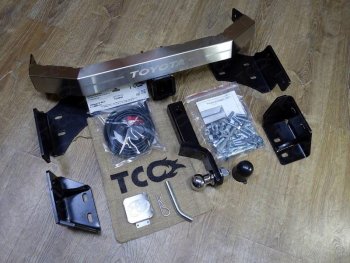 Фаркоп (тягово-сцепное устройство) TCC Тюнинг Toyota Fortuner  AN160 (2015-2020) дорестайлинг (крюк Е, надпись Toyota)
