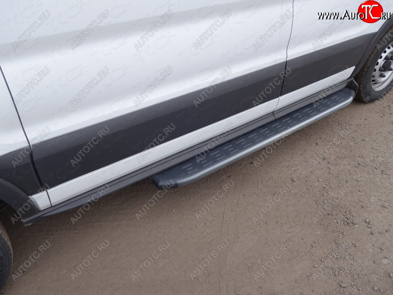 10 999 р. Правый порог алюминиевый с пластиковой накладкой, ТСС Тюнинг  Ford Transit Connect (2013-2018) (карбон)  с доставкой в г. Пермь