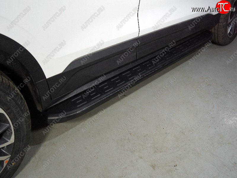 21 999 р. Пороги алюминиевые с пластиковой накладкой ТСС Тюнинг  Geely Coolray  SX11 (2018-2023) дорестайлинг (карбон черные)  с доставкой в г. Пермь