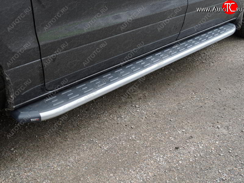 30 999 р. Пороги алюминиевые с пластиковой накладкой ТСС Тюнинг  Hyundai Starex/Grand Starex/H1  TQ (2017-2022) 2-ой рестайлинг (карбон серые)  с доставкой в г. Пермь