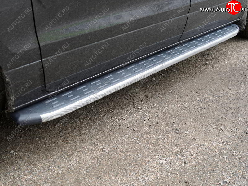30 999 р. Пороги алюминиевые с пластиковой накладкой, ТСС Тюнинг  Hyundai Starex/Grand Starex/H1  TQ (2017-2022) 2-ой рестайлинг (карбон серебро)  с доставкой в г. Пермь