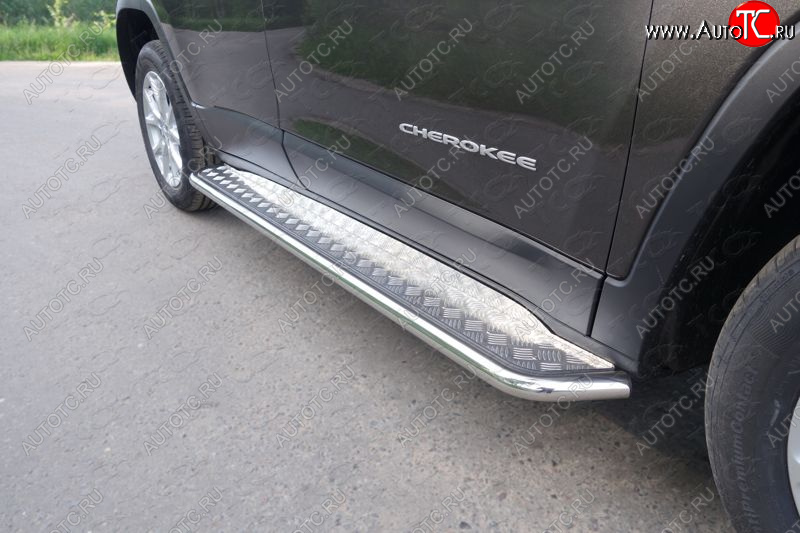 29 999 р. Пороги с площадкой 42,4 мм ТСС Тюнинг Jeep Cherokee KL дорестайлинг (2014-2017) (серые)  с доставкой в г. Пермь