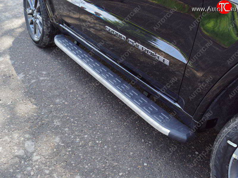 20 599 р. Пороги алюминиевые с пластиковой накладкой ТСС Тюнинг  Jeep Grand Cherokee  WK2 (2013-2018) 1-ый рестайлинг (серые)  с доставкой в г. Пермь