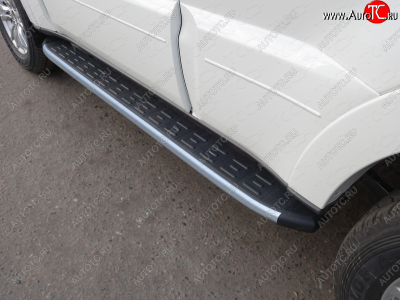 21 999 р. Пороги алюминиевые с пластиковой накладкой, ТСС Тюнинг  Mitsubishi Pajero  4 V90 (2014-2020) 2-ой рестайлинг (карбон серебро)  с доставкой в г. Пермь