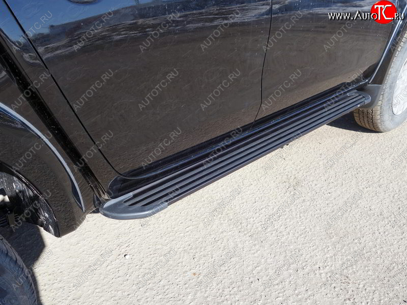 21 999 р. Пороги алюминиевые Slim Line ТСС Тюнинг  Mitsubishi L200  4 (2013-2016)  рестайлинг (Black)  с доставкой в г. Пермь