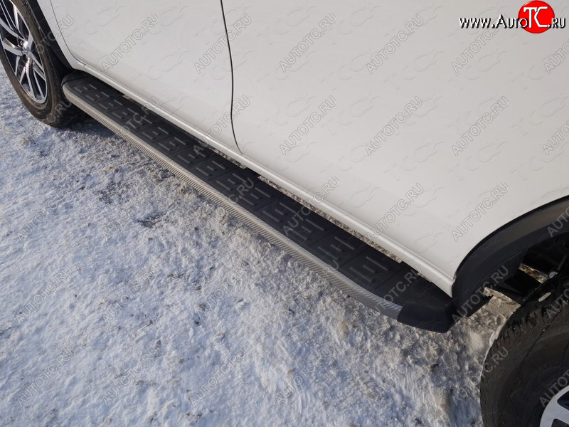 21 999 р. Пороги алюминиевые с пластиковой накладкой, ТСС Тюнинг  Toyota Fortuner  AN160 (2015-2020) дорестайлинг (карбон серые)  с доставкой в г. Пермь