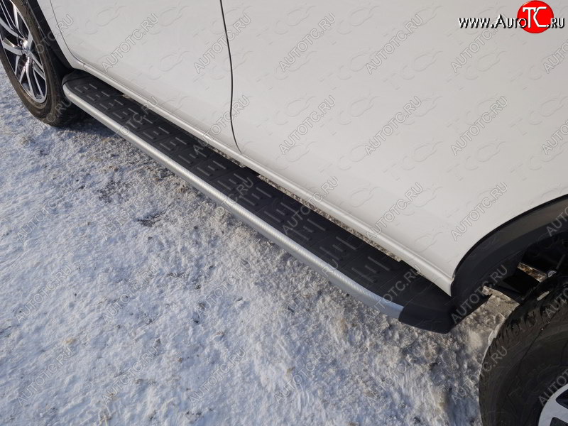 21 999 р. Пороги алюминиевые с пластиковой накладкой, ТСС Тюнинг  Toyota Fortuner  AN160 (2015-2020) дорестайлинг (карбон серебро)  с доставкой в г. Пермь