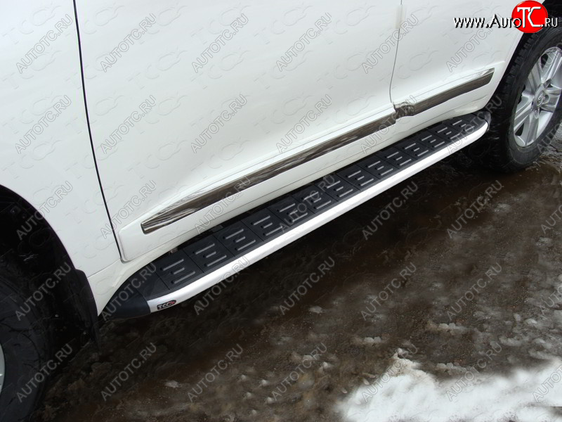 20 599 р. Пороги алюминиевые с пластиковой накладкой (кроме EXECUTIVE)) ТСС Тюнинг  Toyota Land Cruiser  200 (2015-2021) 2-ой рестайлинг (серые)  с доставкой в г. Пермь