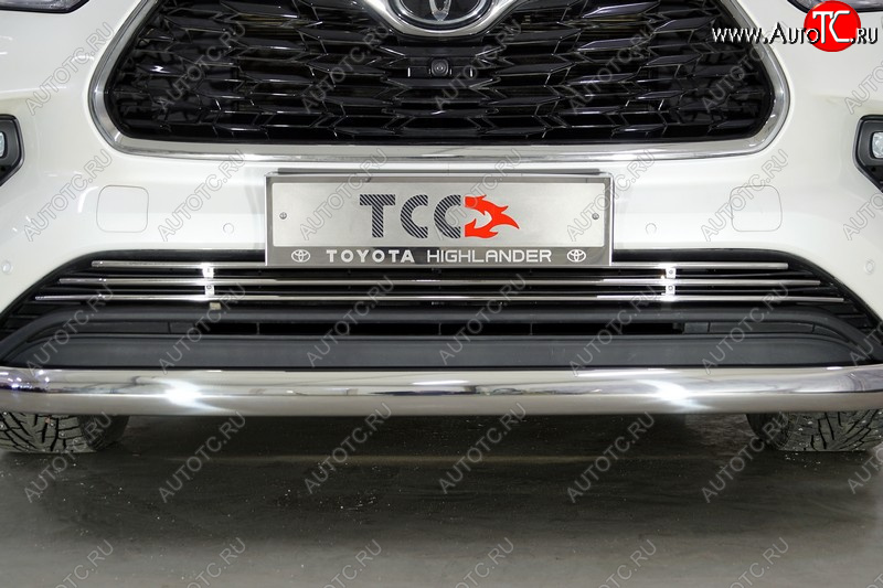 11 999 р. Нижняя декоративная вставка в бампер ТСС Тюнинг  Toyota Highlander  XU70 (2020-2025) (d 12 мм)  с доставкой в г. Пермь