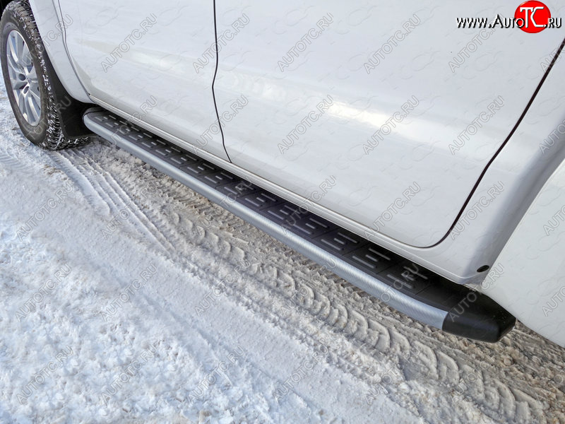 21 999 р. Пороги алюминиевые с пластиковой накладкой ТСС Тюнинг  Volkswagen Amarok (2016-2022) рестайлинг (карбон серые)  с доставкой в г. Пермь