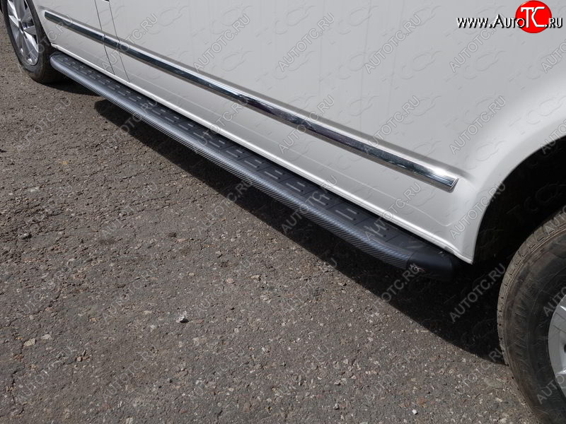 33 649 р. Пороги алюминиевые с пластиковой накладкой ТСС Тюнинг  Volkswagen Caravelle  T6 (2015-2019) дорестайлинг (карбон черные)  с доставкой в г. Пермь