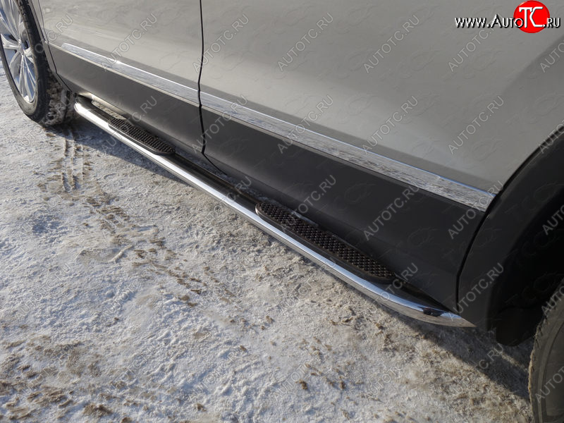 31 399 р. Пороги овальные гнутые с накладкой 75х42 мм ТСС Тюнинг  Volkswagen Tiguan  Mk2 (2016-2022) дорестайлинг, рестайлинг  с доставкой в г. Пермь
