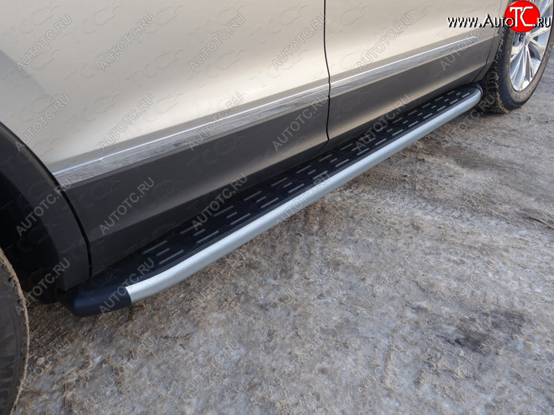 21 999 р. Пороги алюминиевые с пластиковой накладкой, ТСС Тюнинг  Volkswagen Tiguan  Mk2 (2016-2020) дорестайлинг ( карбон серебро)  с доставкой в г. Пермь