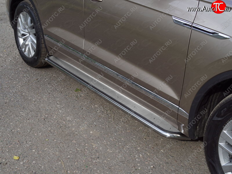42 999 р. Пороги с площадкой 42,4 мм ТСС Тюнинг Volkswagen Touareg CR (2018-2025) (нержавейка)  с доставкой в г. Пермь