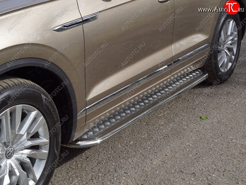 46 999 р. Пороги с площадкой 75х42 мм ТСС Тюнинг Volkswagen Touareg CR (2018-2025) (серые)  с доставкой в г. Пермь