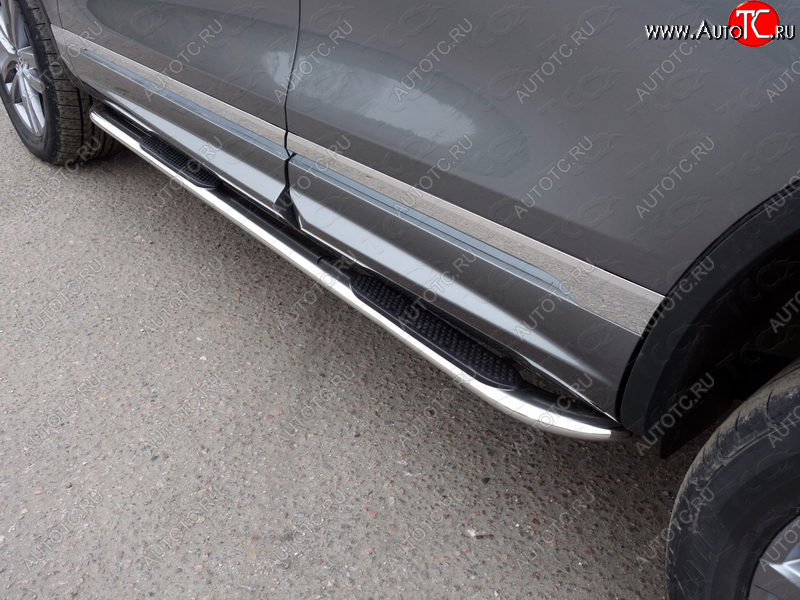35 999 р. Пороги овальные гнутые с накладкой 75х42 мм R-Line ТСС Тюнинг Volkswagen Touareg NF рестайлинг (2014-2018) (серые)  с доставкой в г. Пермь