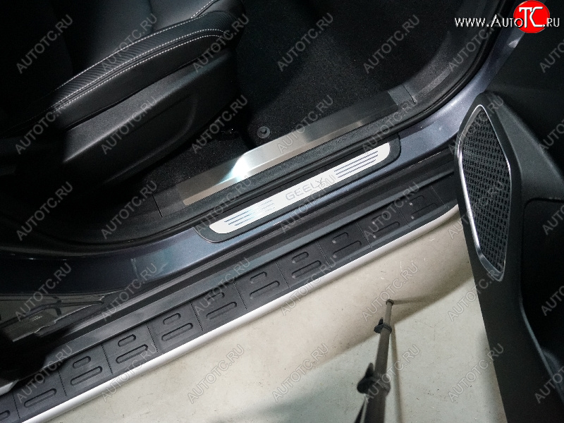 2 499 р. Накладки на пластиковые пороги, ТСС Тюнинг  Geely Atlas  NL3 (2016-2022) (лист шлифованный)  с доставкой в г. Пермь