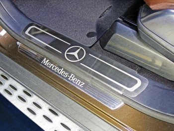 Накладки на пластиковые пороги (лист шлифованный логотип Mercedes)   Копируемое: Накладки на передние пороги, ТСС Тюнинг Mercedes-Benz GL class  X166 (2012-2016) дорестайлинг (лист шлифованный логотип Mercedes)