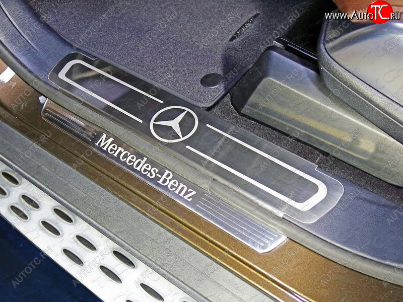 7 549 р. Накладки на пластиковые пороги (лист шлифованный логотип Mercedes)   Копируемое: Накладки на передние пороги, ТСС Тюнинг  Mercedes-Benz GL class  X166 (2012-2016) дорестайлинг (лист шлифованный логотип Mercedes)  с доставкой в г. Пермь